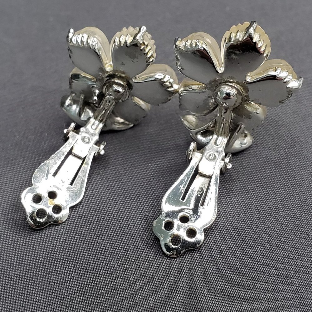 Lisner Clip On Womens Floral Earrings Off White Textured Beads Prong Set 1" - Picture 4 of 7